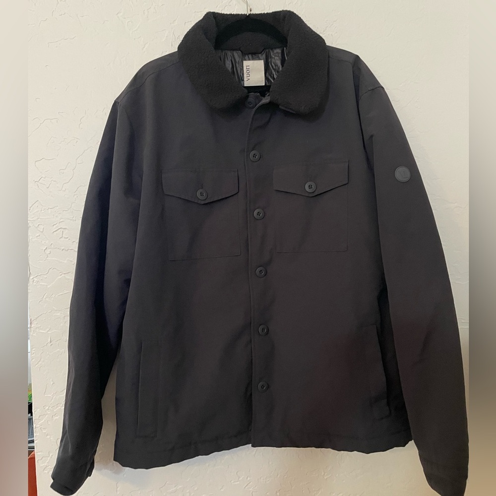 Vuori Men’s XL charcoal insulated jacket. EUC